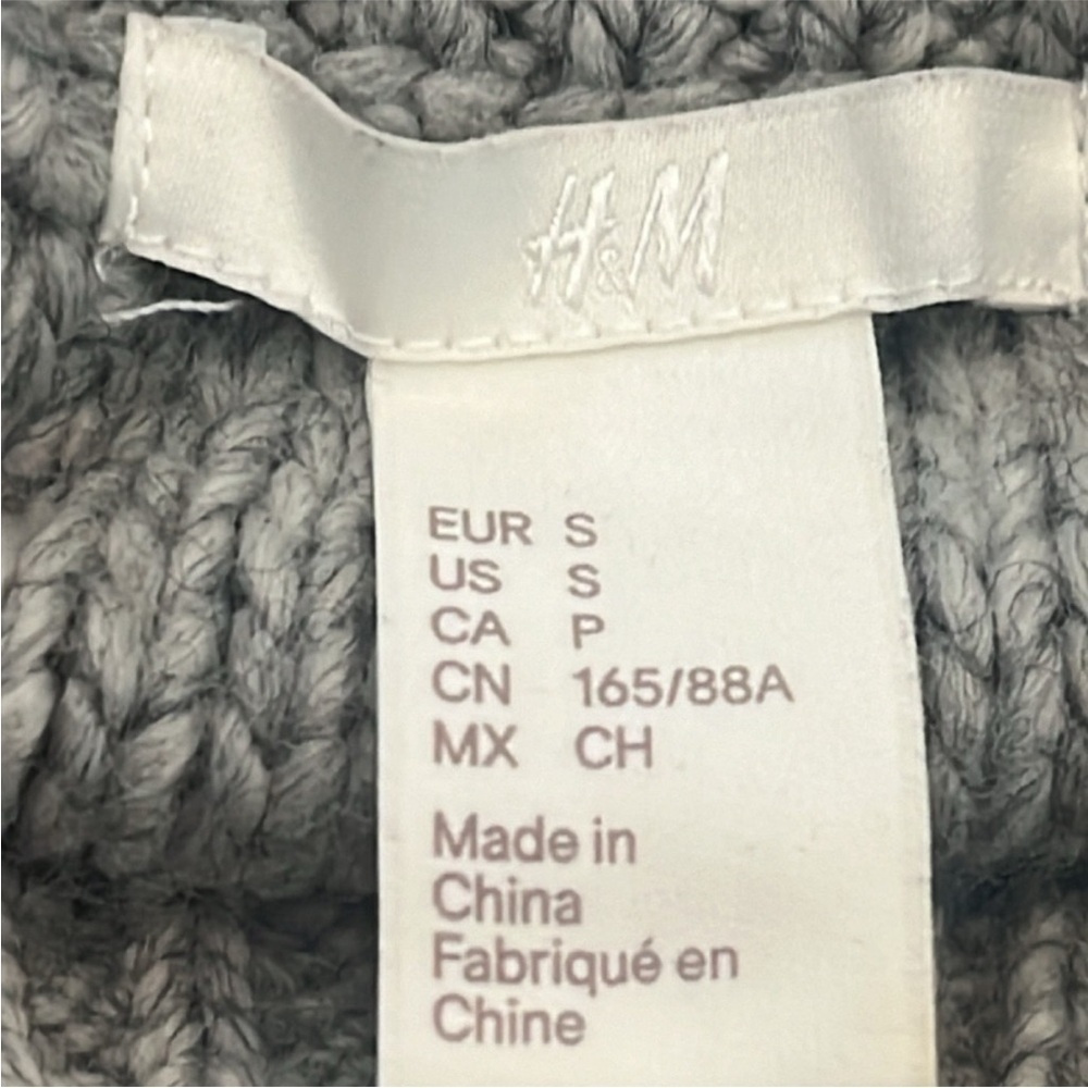 H&M Grey Chunky Knit Crew Neck Sweater Size Small Chevron Knit - Picture 9 of 11